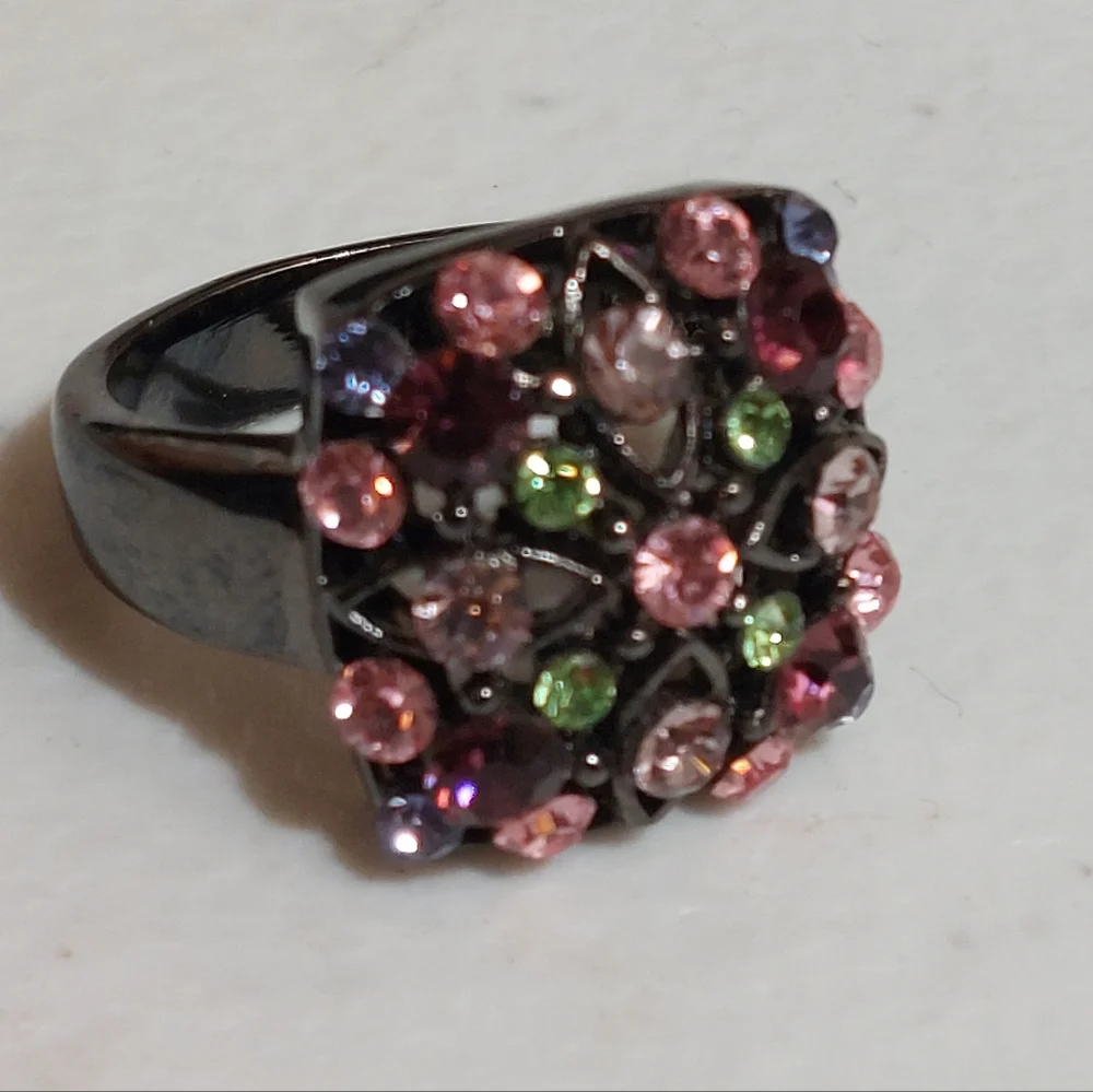 Gunmetal Tone Ring Embellished with Multicolor Sparkly Rhinestones Size 8 - Picture 6 of 8